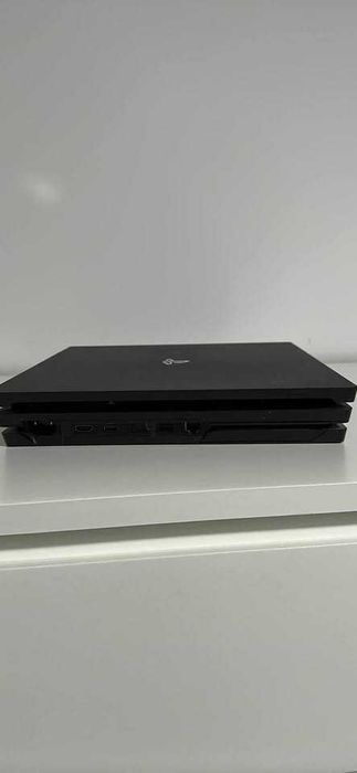 PS4 PRO como nova!