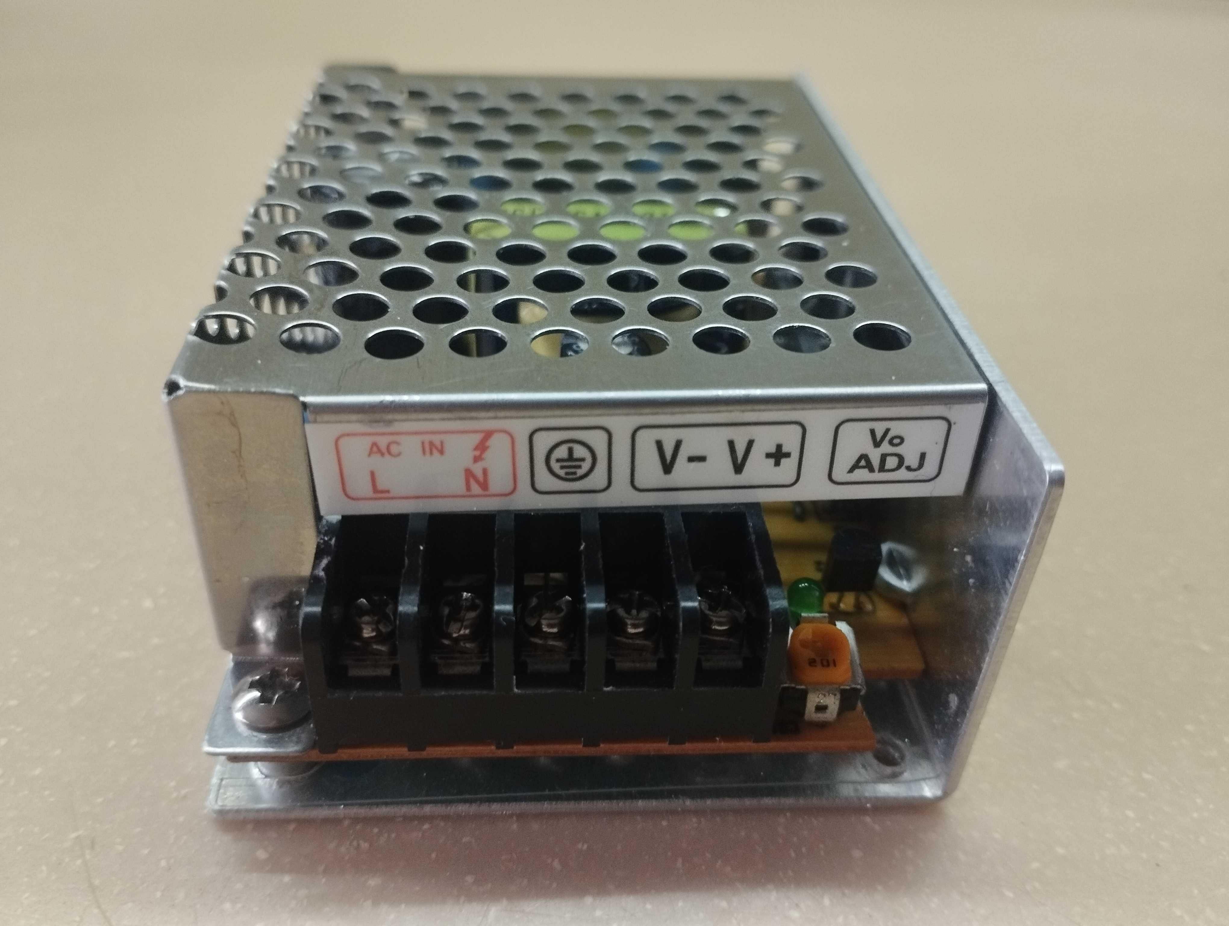 Блок живлення 12V 2 А для LED стрічки
