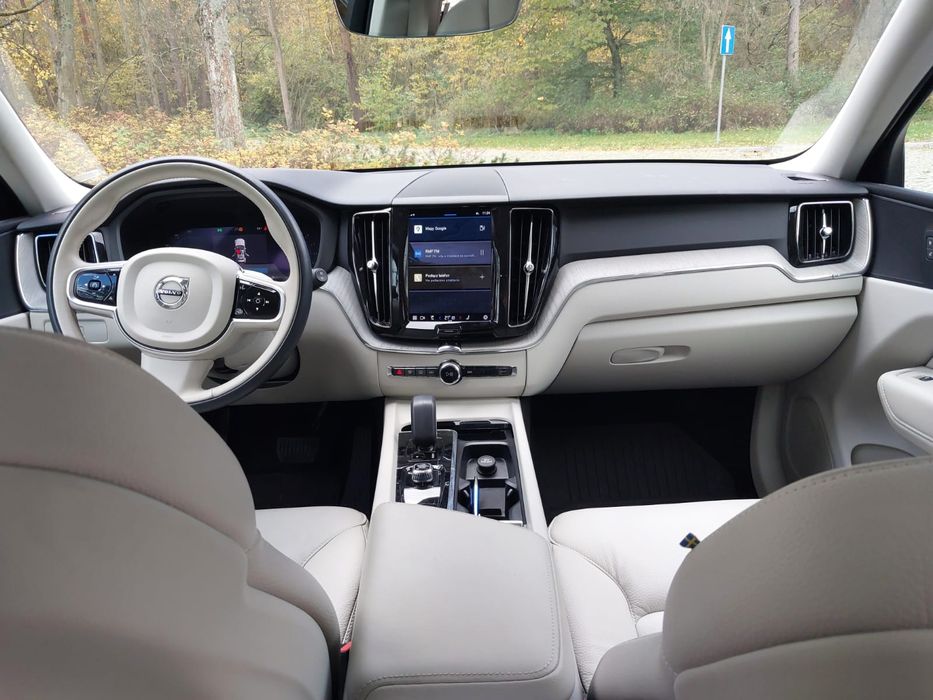 Volvo XC60 Plus Dark