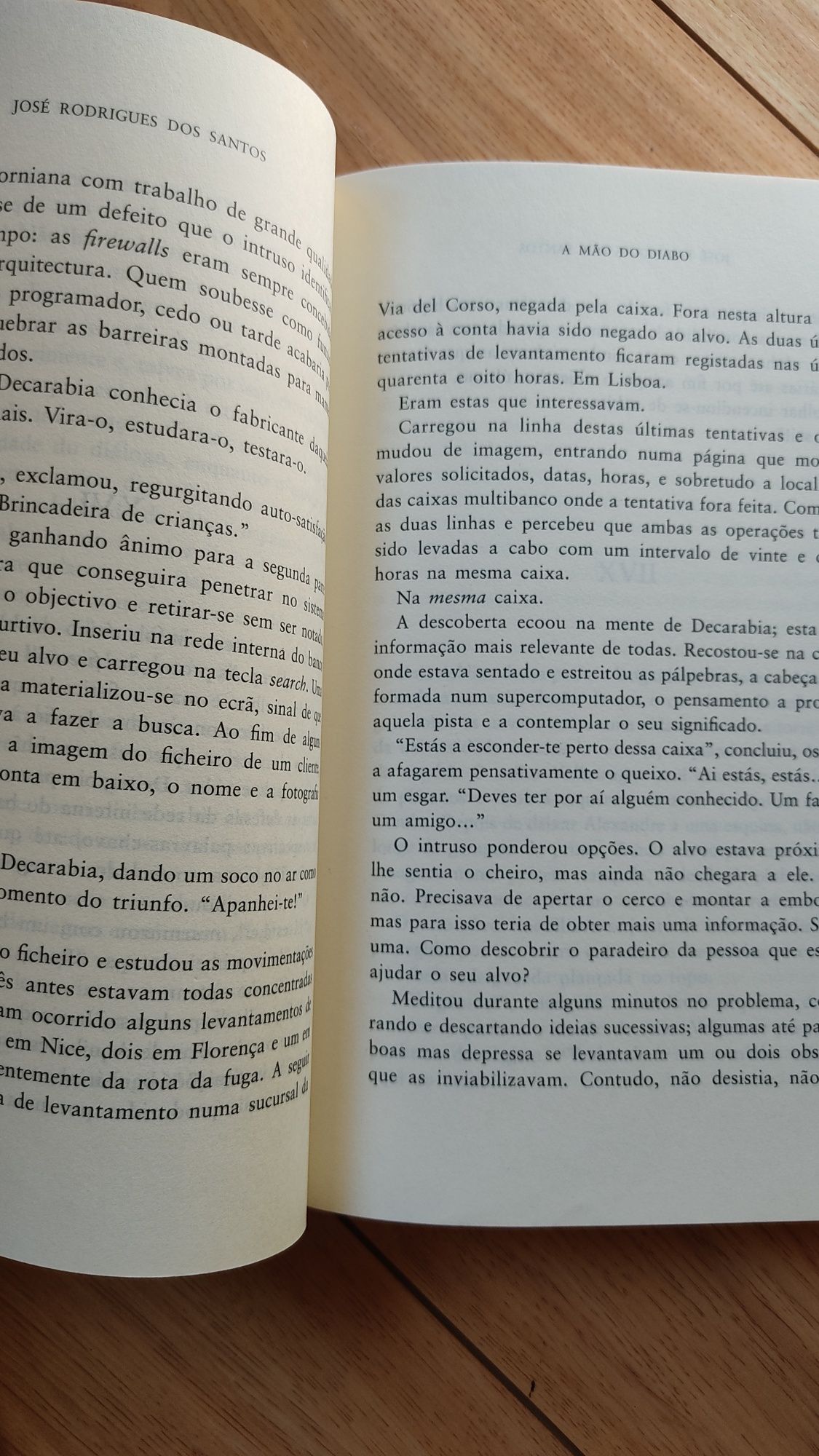 Livro José Rodrigues Dos Santos "A mão do diabo"