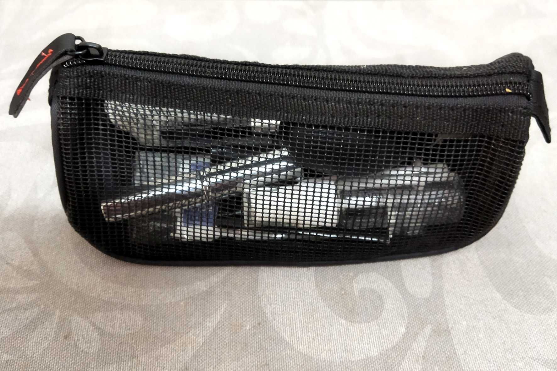 Conjunto de acessórios para limpeza de maquina fotográfica.