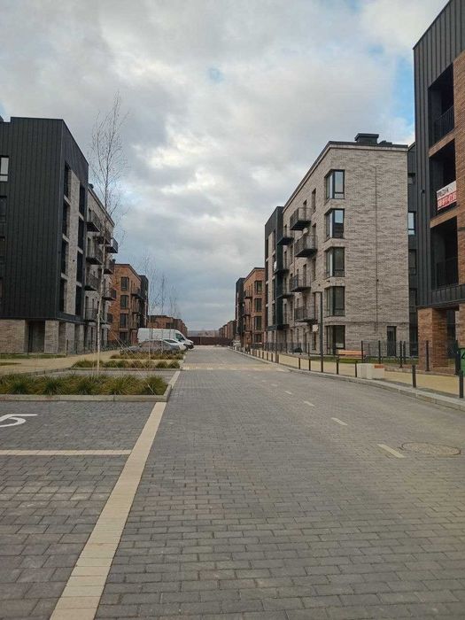 Простора 2-кім квартира в ЖК Долішній