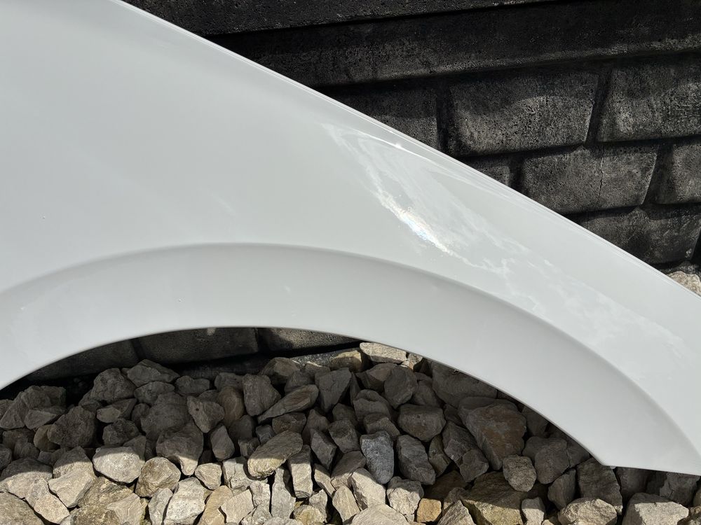 Blotnik przedni prawy bialy LF9E Skoda Scala 657 oryginal 18-25