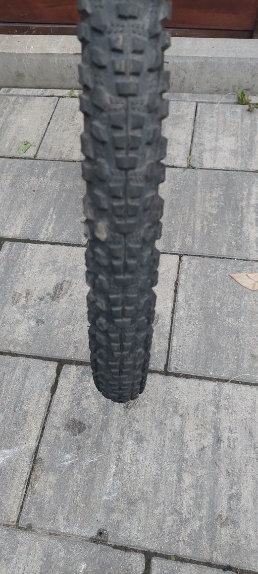 Dwie opony rowerowe