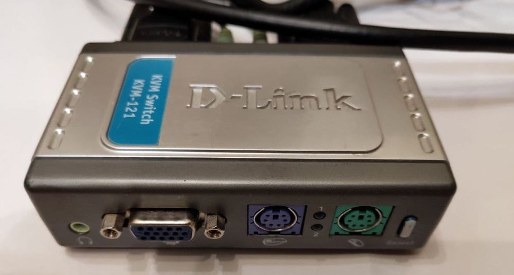 Продаю KVM переключатель D-Link KVM-121