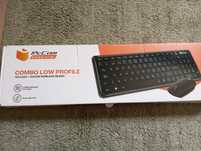 Teclado com rato na caixa