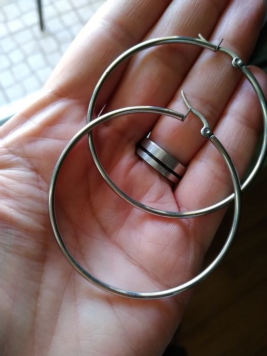 Argolas de aço inoxidável com 5.5 cm de diâmetro. Novas.