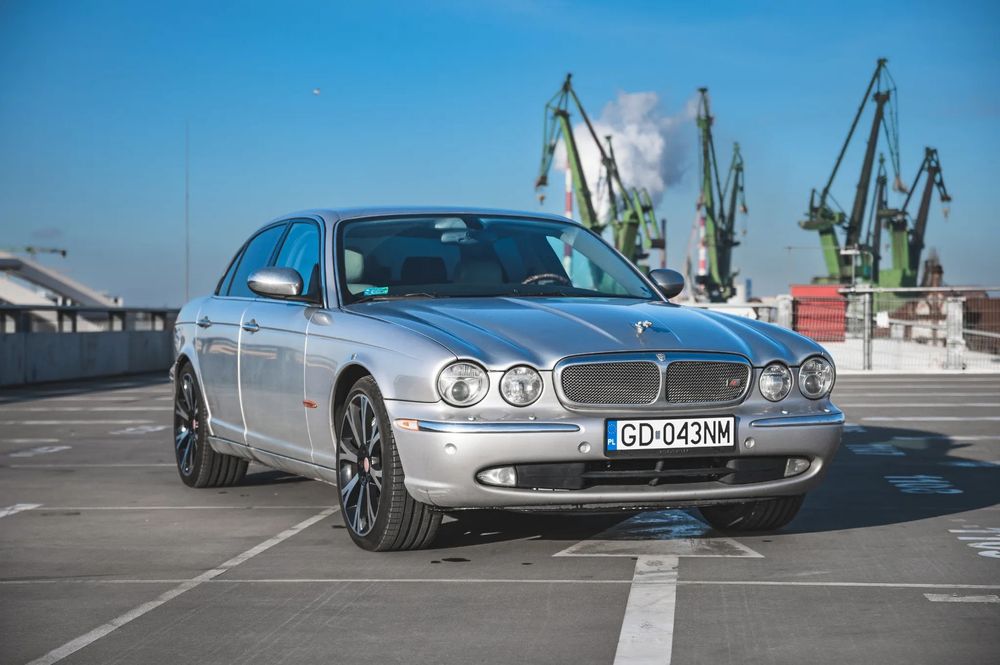 Jaguar XJR