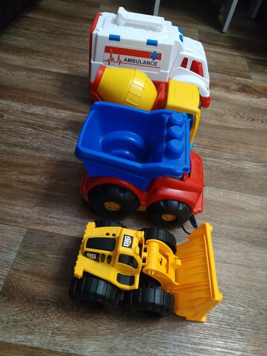 Большие пластиковые машины