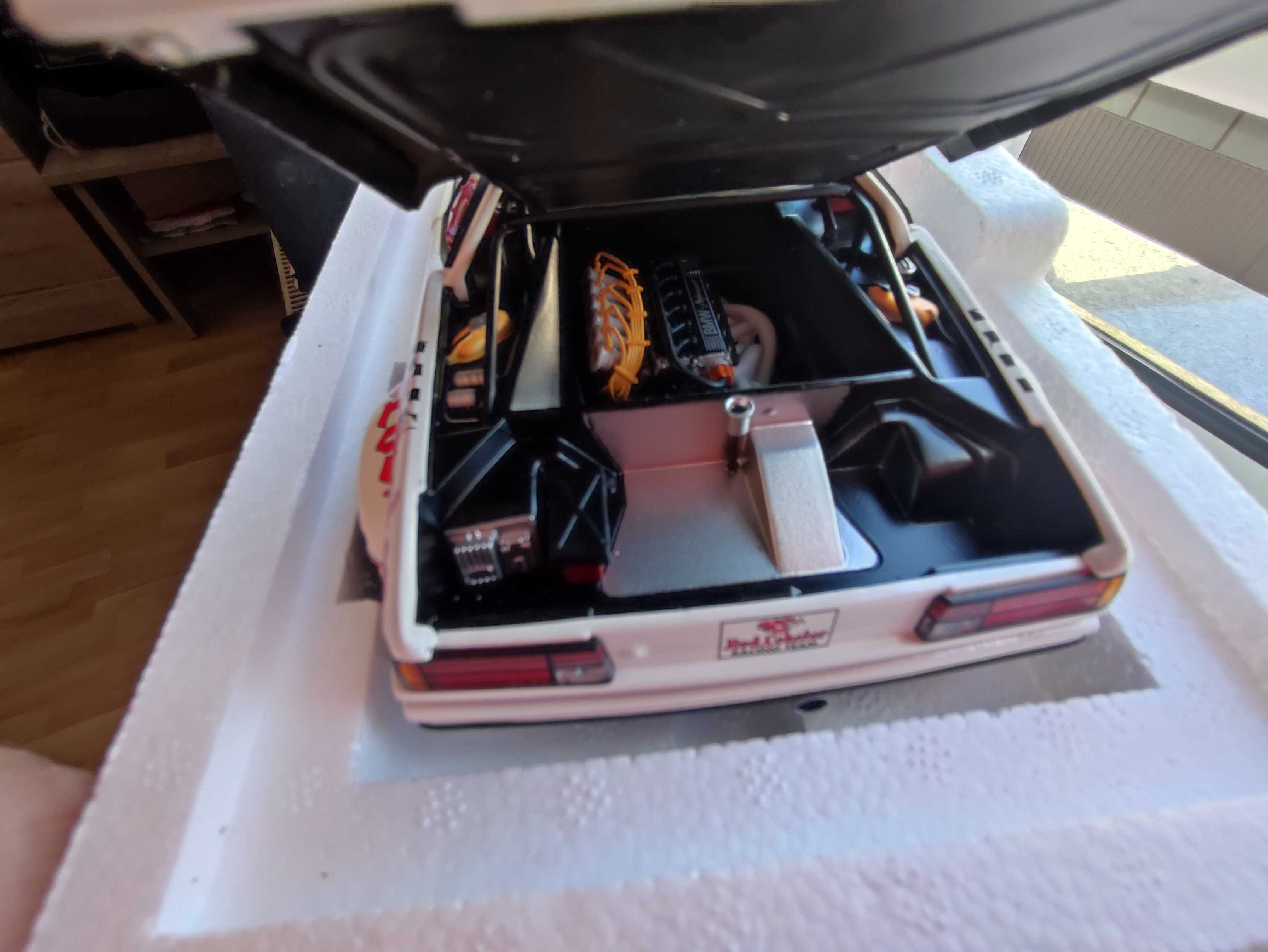 BMW M1 ,,Red Lobster,, 1:18 Minichamps
