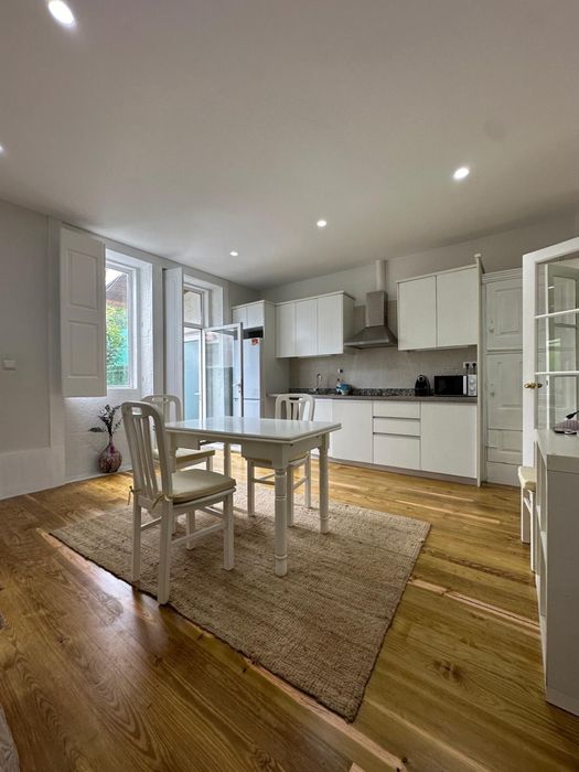Vendo mesa extensivel até 1,70 metros + 4 cadeiras em otimo estado