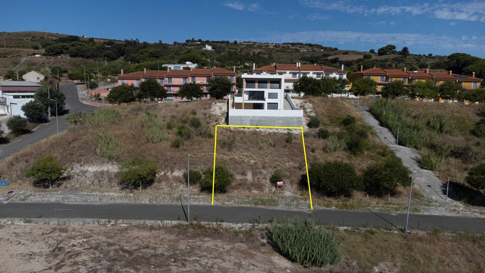 Terreno à venda na Rua das Fontaínhas - Alenquer