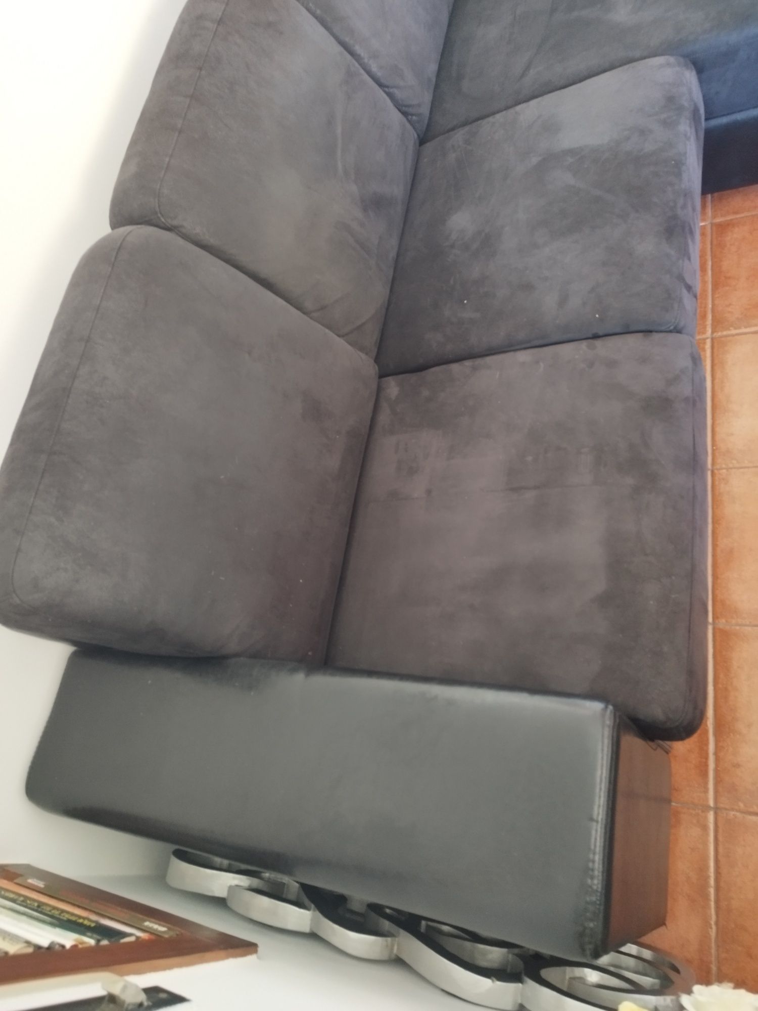 Sofá com chaise preto