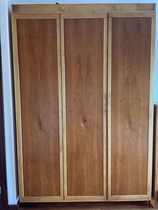 Conjunto: Roupeiro, Cómoda e 2 Mesas de Cabeceira - Como Novo