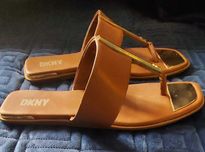 designerskie skórzane klapki japonki DKNY rozm 41.