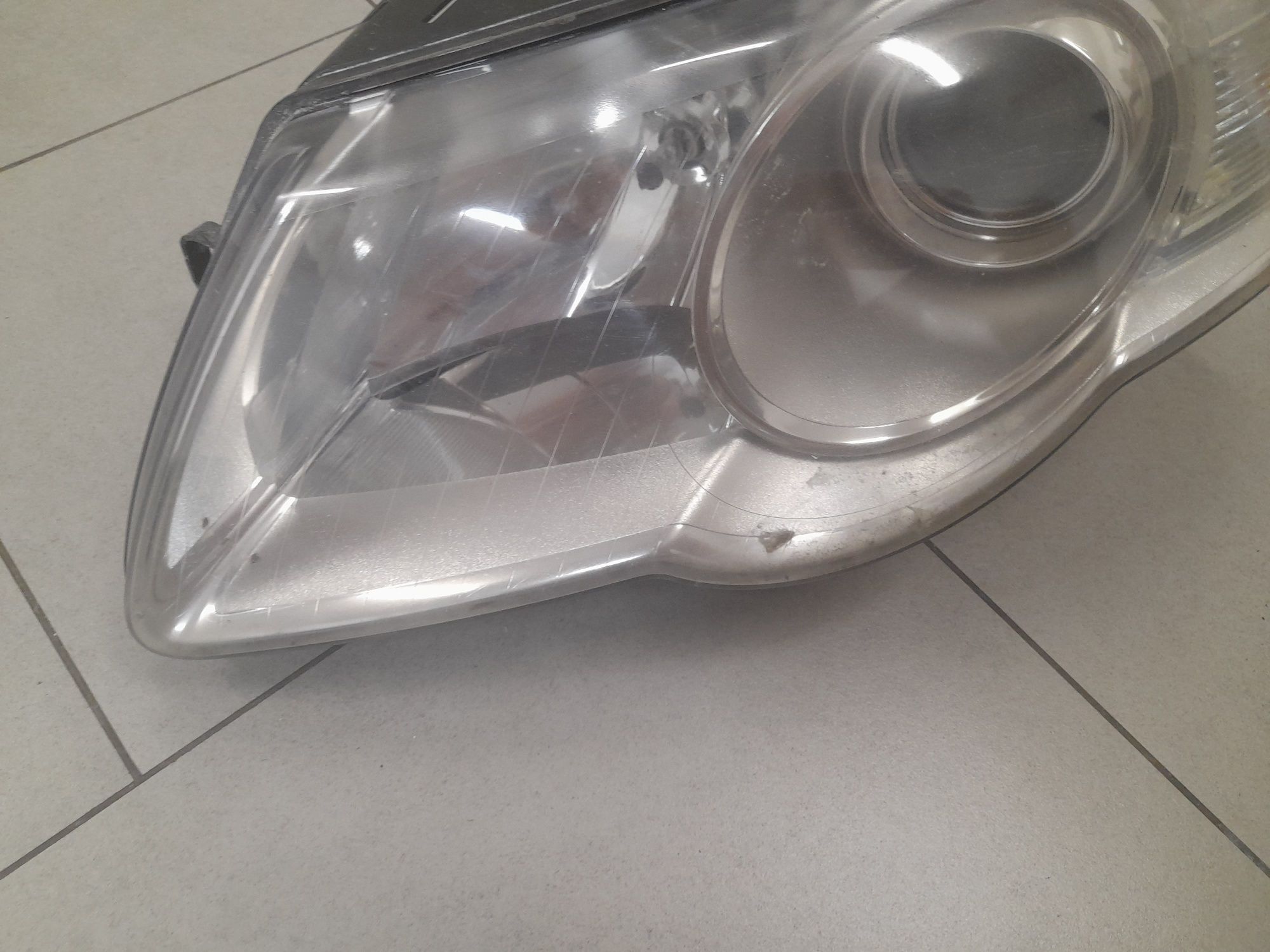 Lampa przednia lewa prawa Passat B6 soczewka