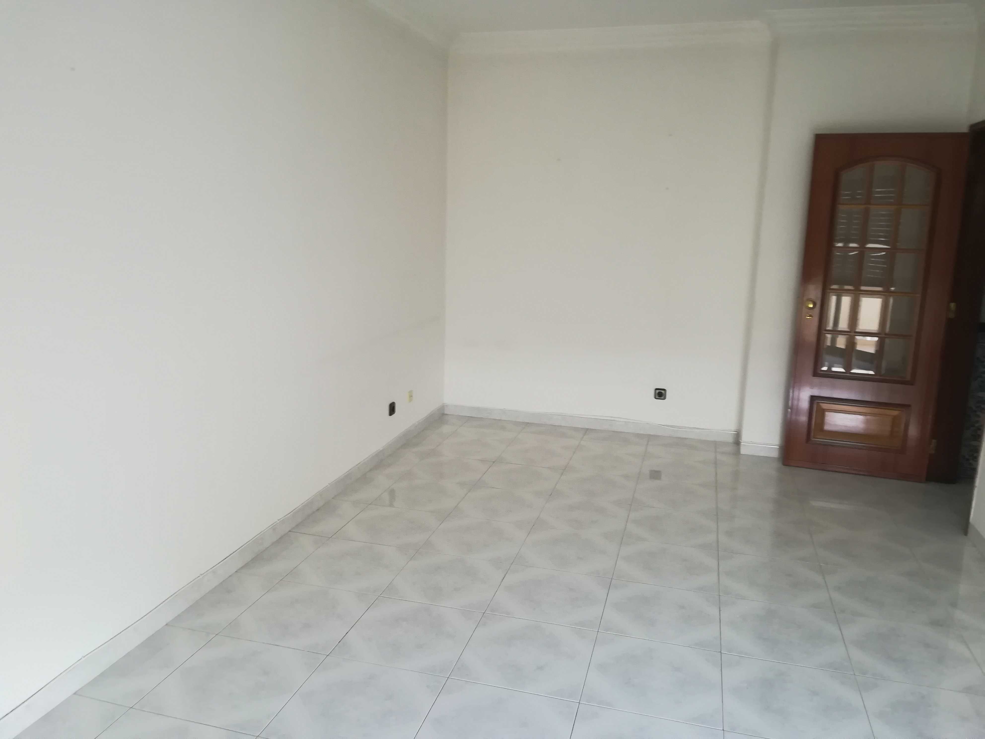 Apartamento junto praia com garagem