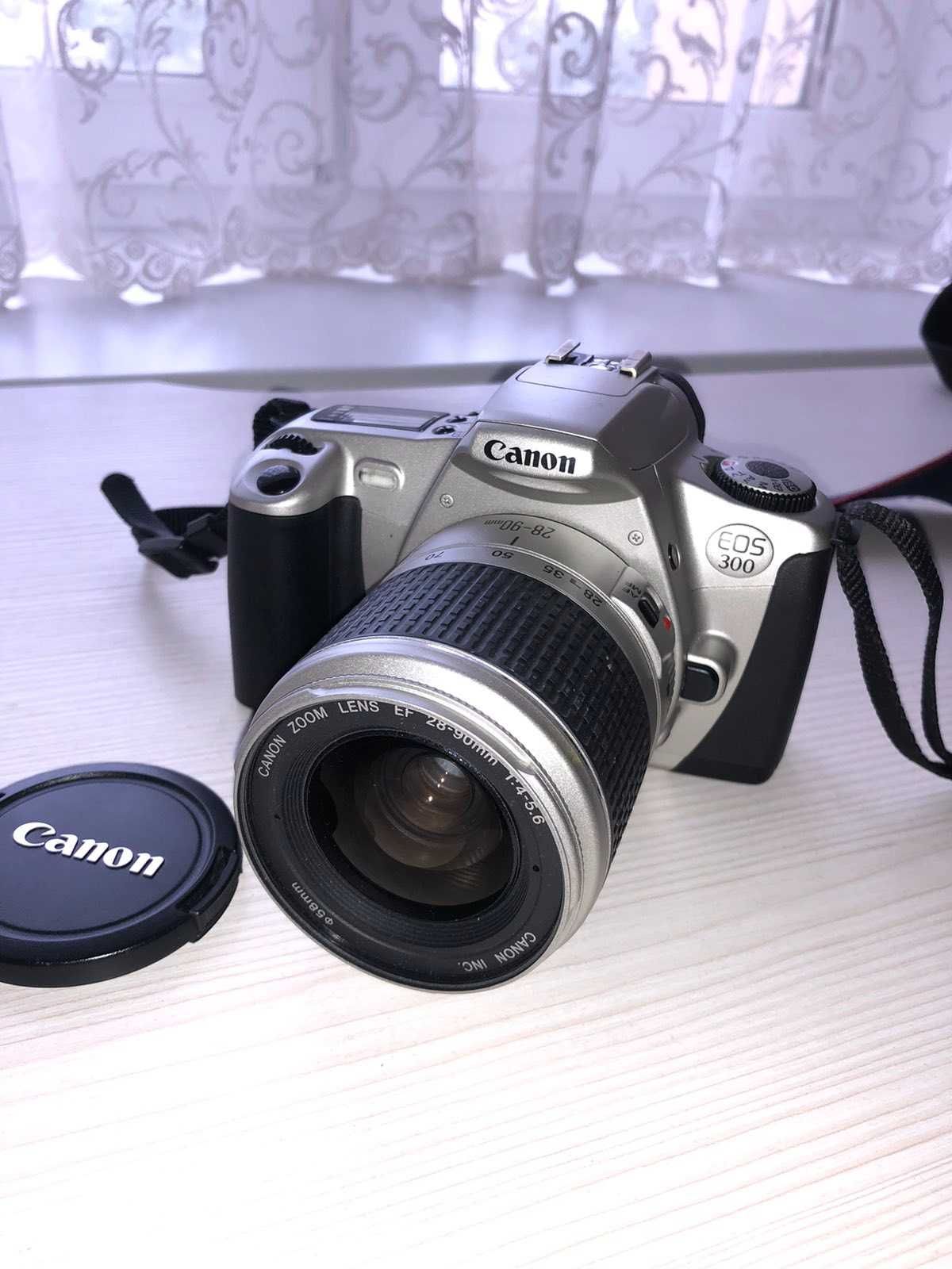 Фотоаппарат Canon EOS 300 с объективом
