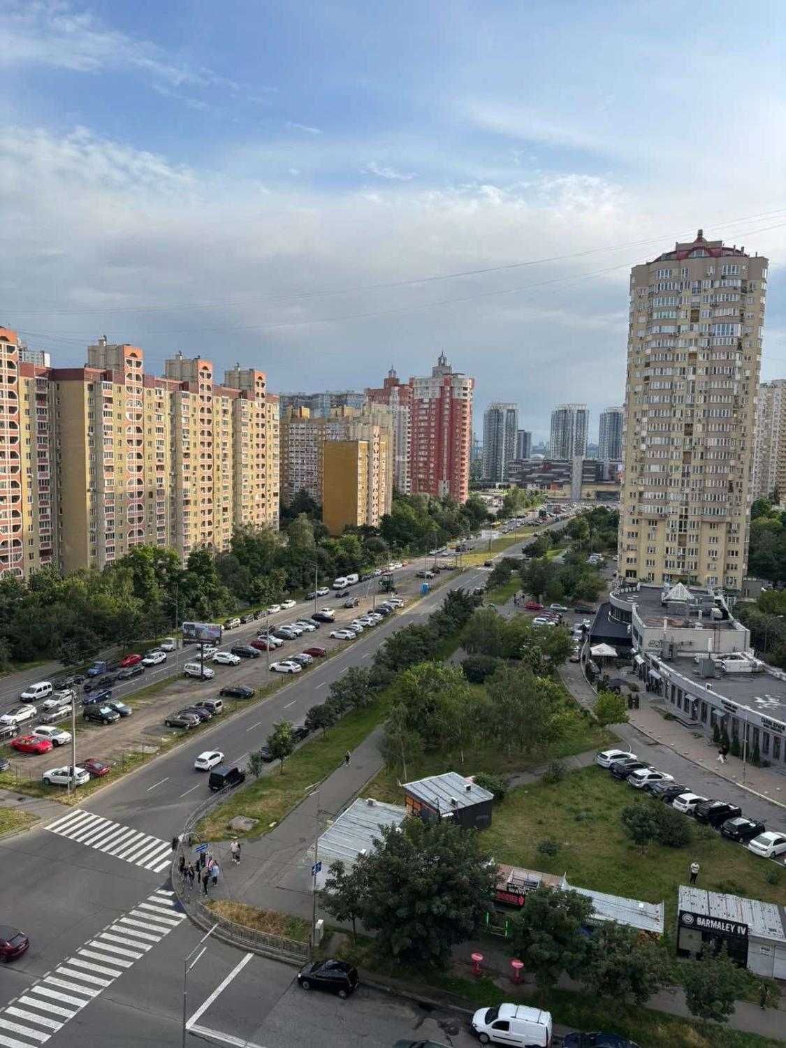 Довгострокова оренда 2к квартири- вул Анни Ахматової. 32/18