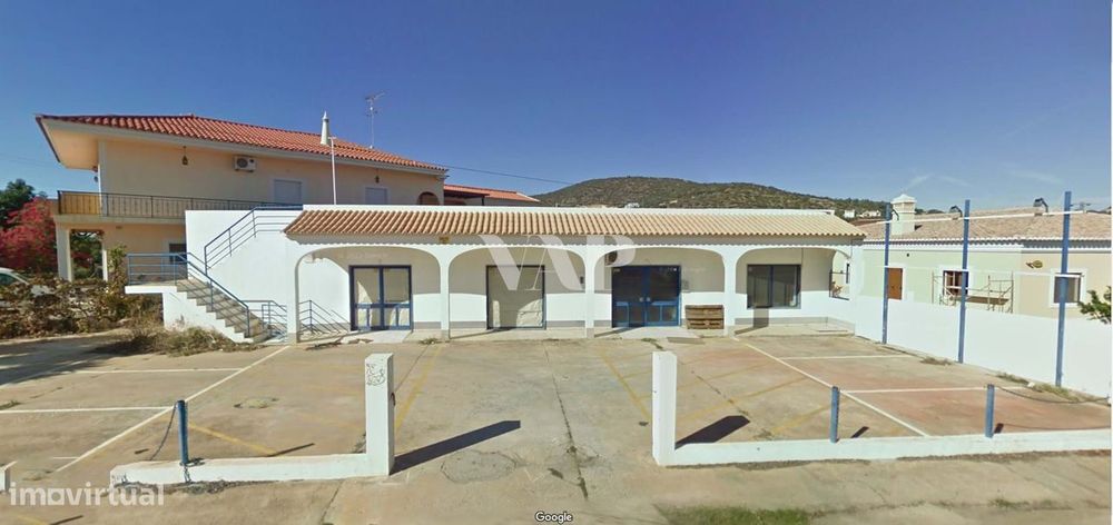 Armazém ou loja próximo das Quatro Estradas, Loulé