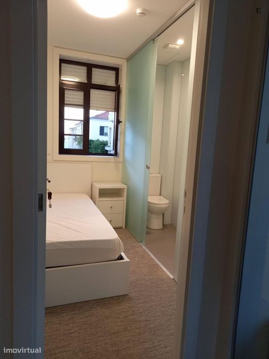 Quarto - localizado em Paranhos Porto