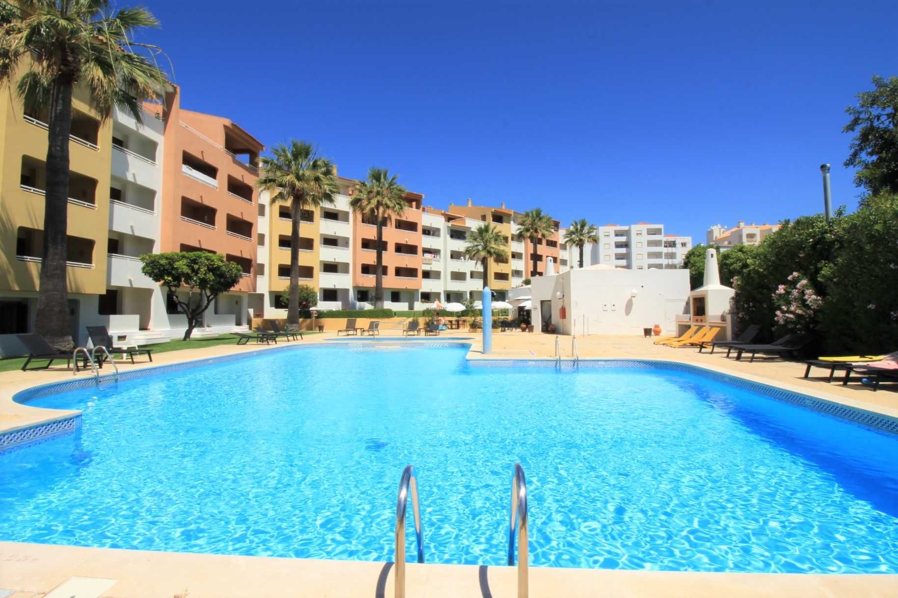 T1 em Albufeira com piscina e jardim