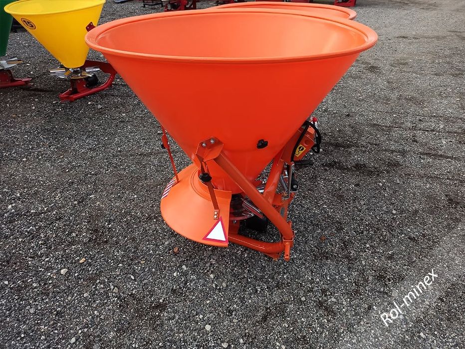 Posypywarka do piasku i soli Solarka Transport