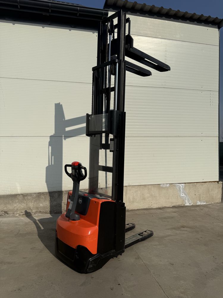 Toyota BT SWE120L Triplex 4.10 m wstepne podnoszenie 688 MTH