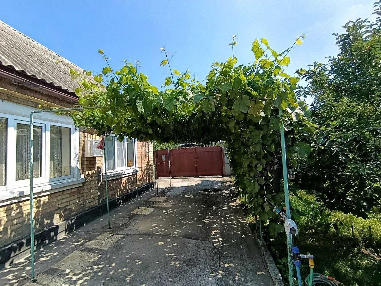 Продаж будинку в районі к-ру "Мир", по вул. Різдвяна