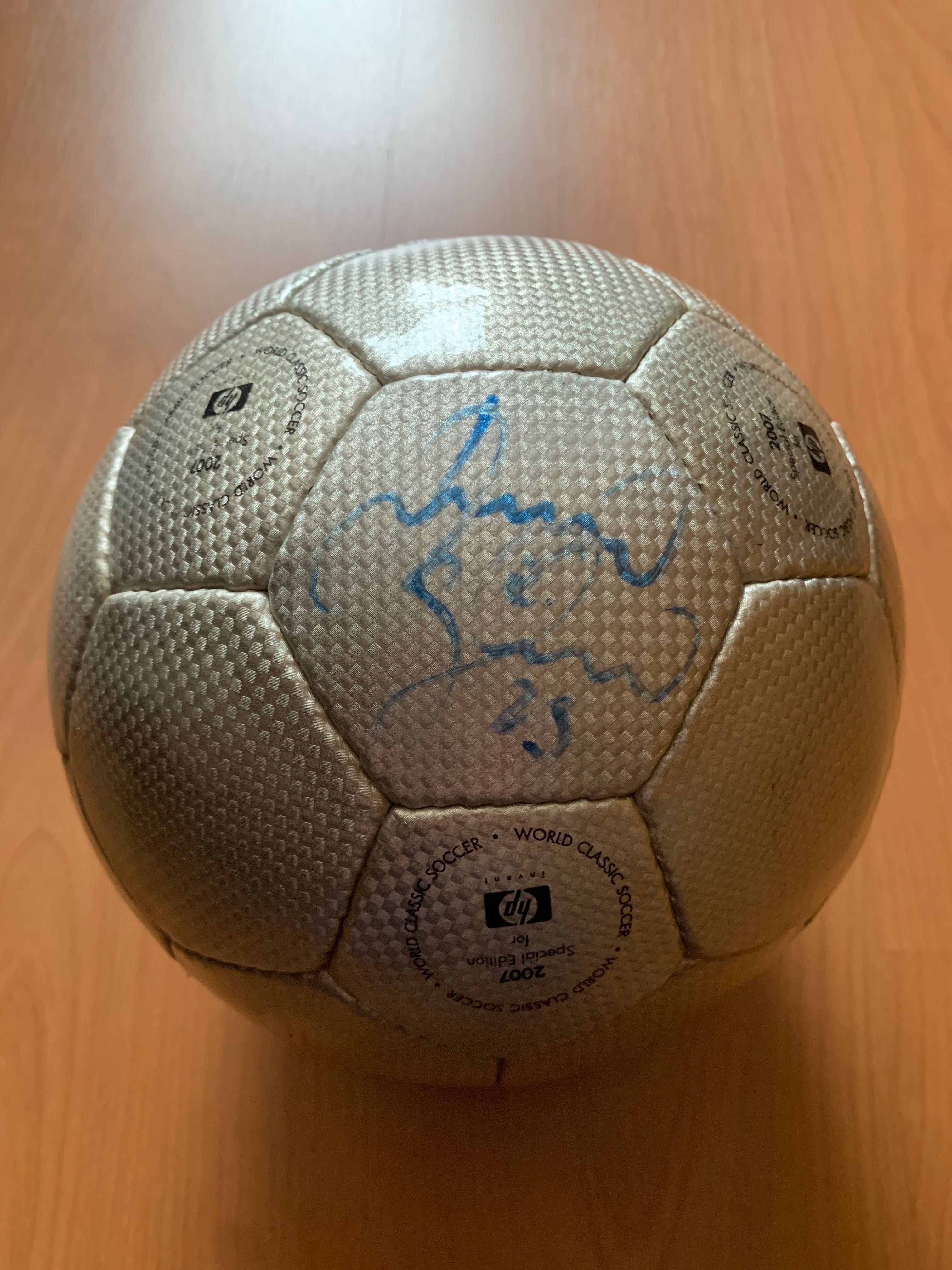 Bola autografada Helder Postiga 23