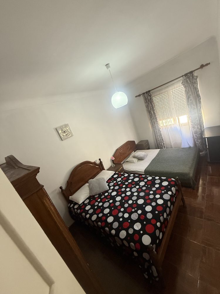 QUARTO 2 cama casal em Olival Basto