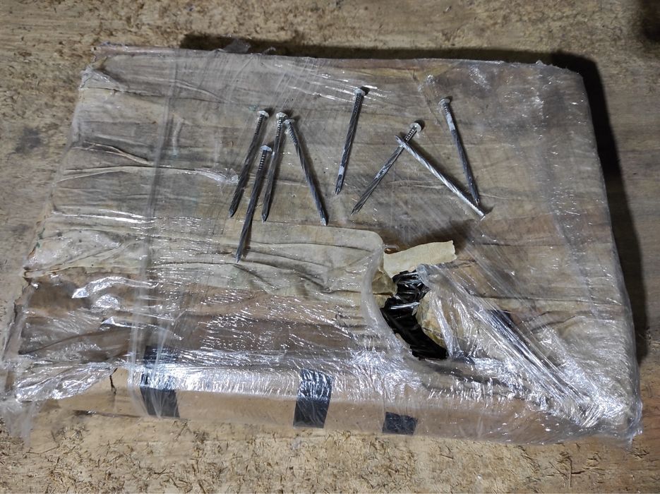 Цвяхи будівельні