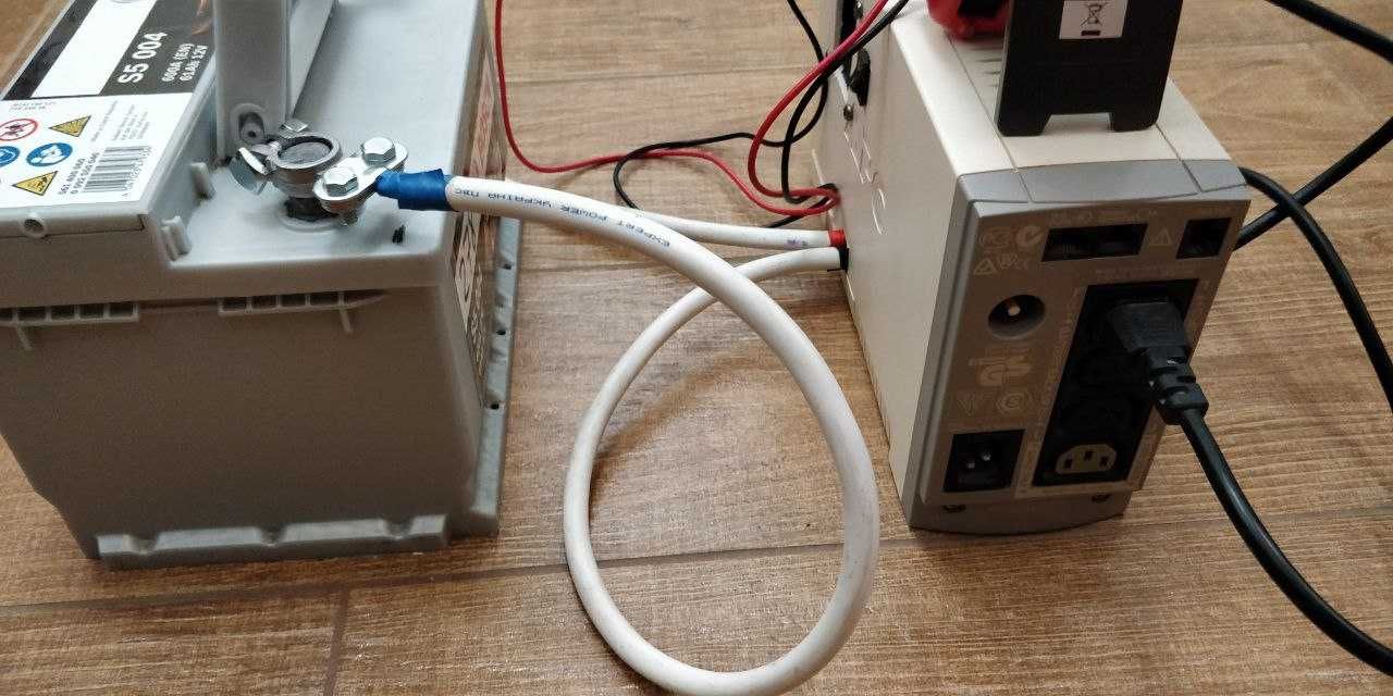 Инвертор APC 500 CS 12В-220В