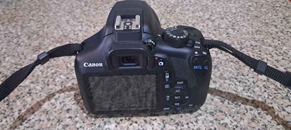 Canon EOS 1300D + 3 Objetivas