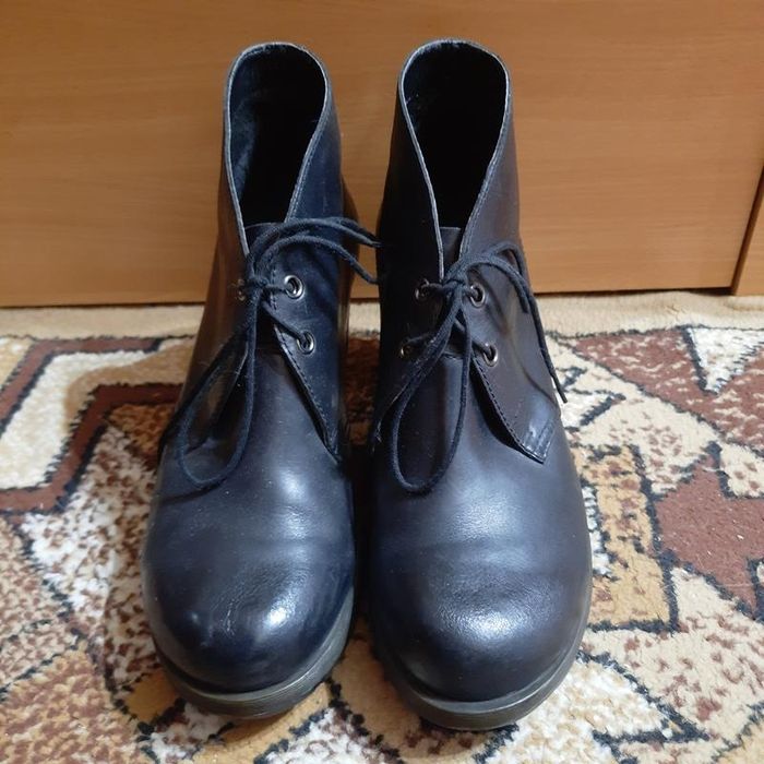 чорні ботильйони dr martens viviana 39