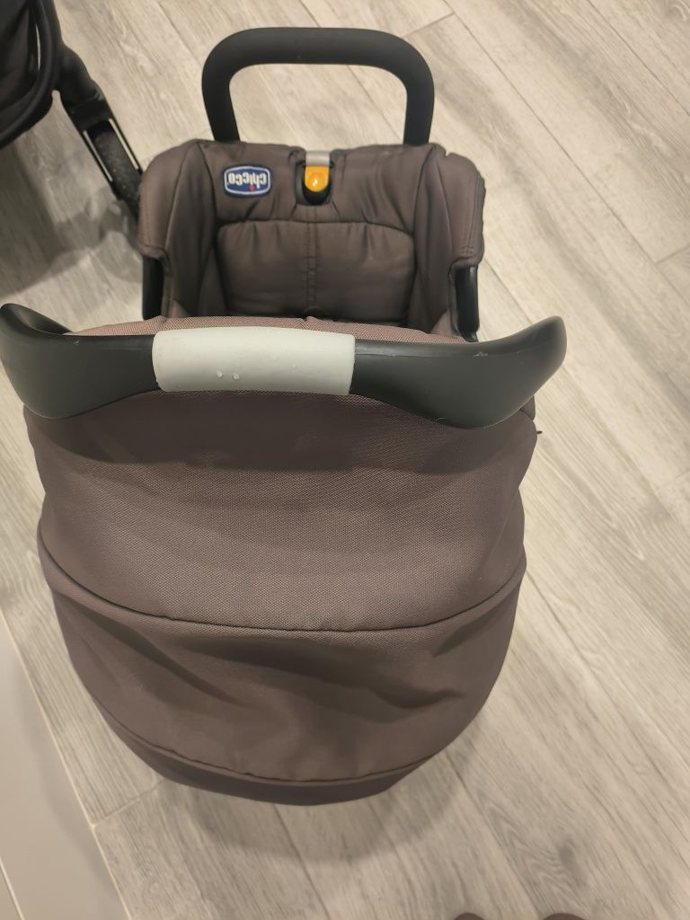 Ovo com adaptador de carro Chicco
