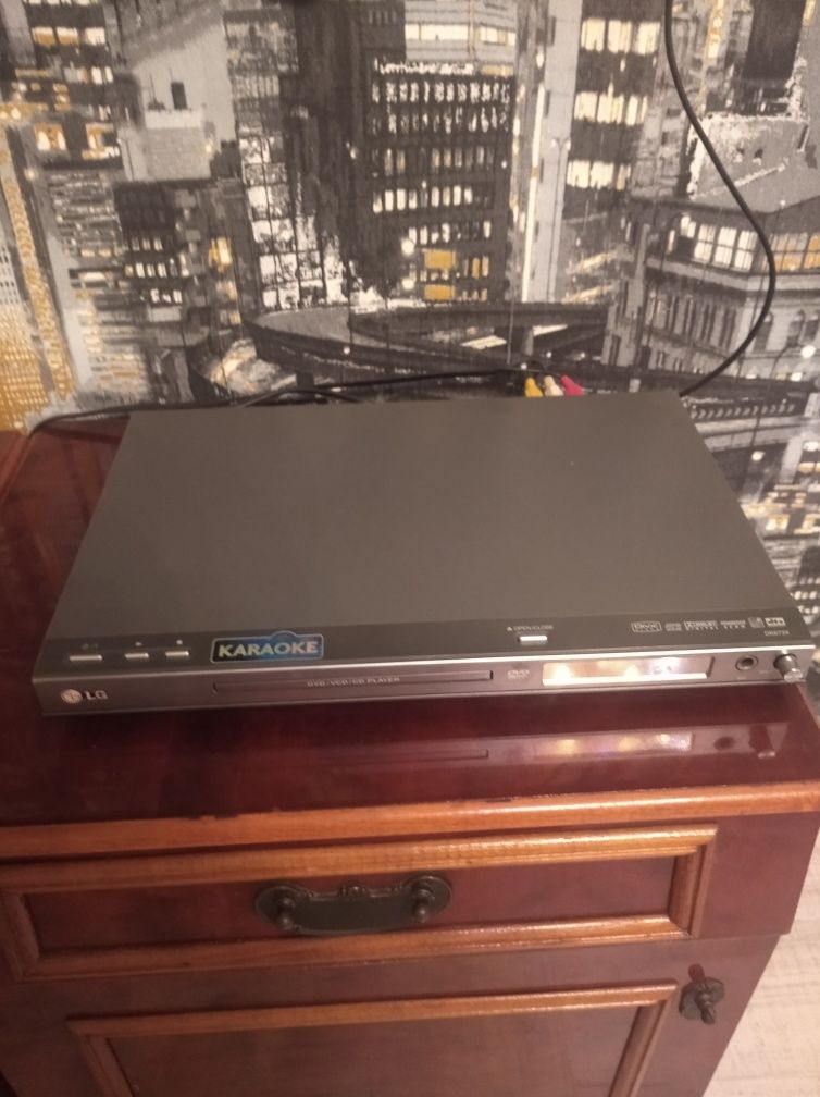 DVD LG DK673X з караоке