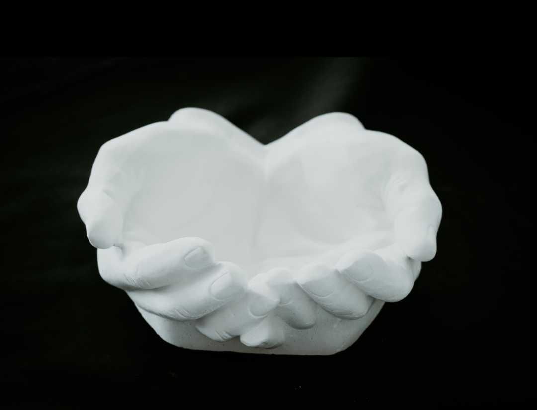Ceramiczna figurka, dekoracja, ekspozytor "dłonie Midasa"