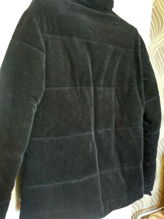 Теплая вельветовая мужская куртка.