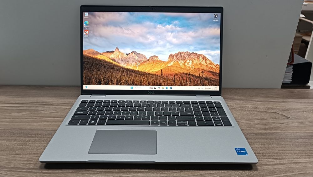 Ноутбук Dell Latitude 5530 15.6 / i5-1235U / 16GB RAM / 256GB SSD /