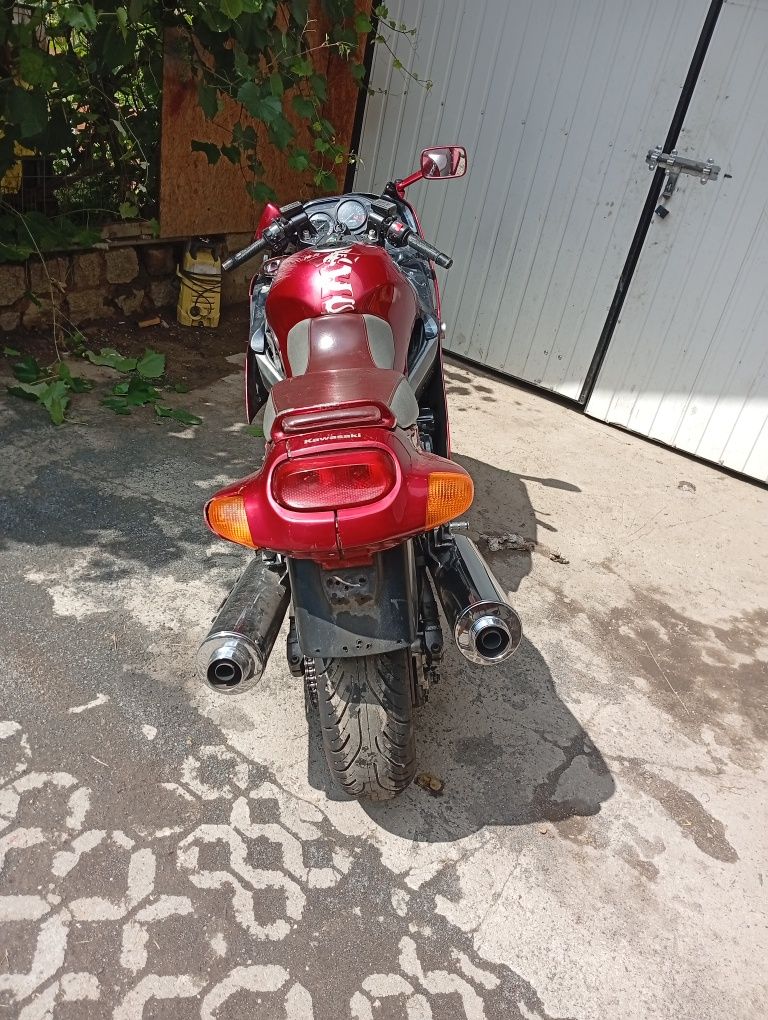 Kawasaki zzr 1100 uszkodzony