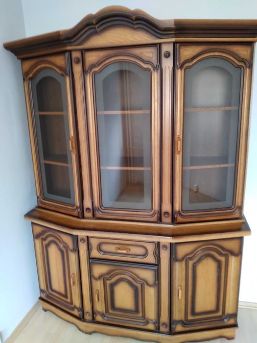 Witryna szklana i zegar