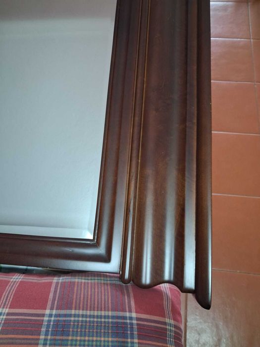 Espelho com moldura em madeira 105cmX105cm