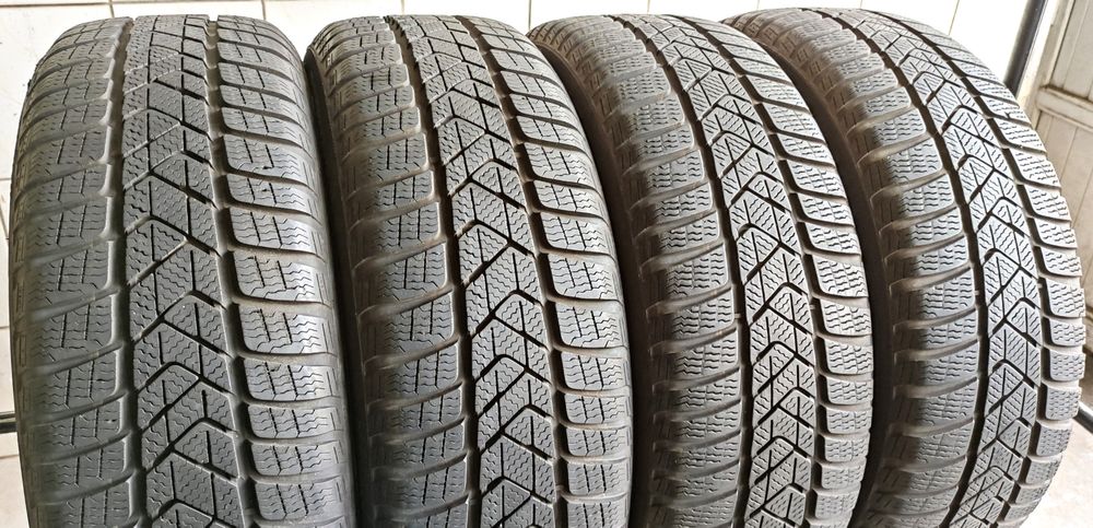 4x 205/60R16 Pirelli SottoZero 3 Winter Seal 96H C/B/72dB