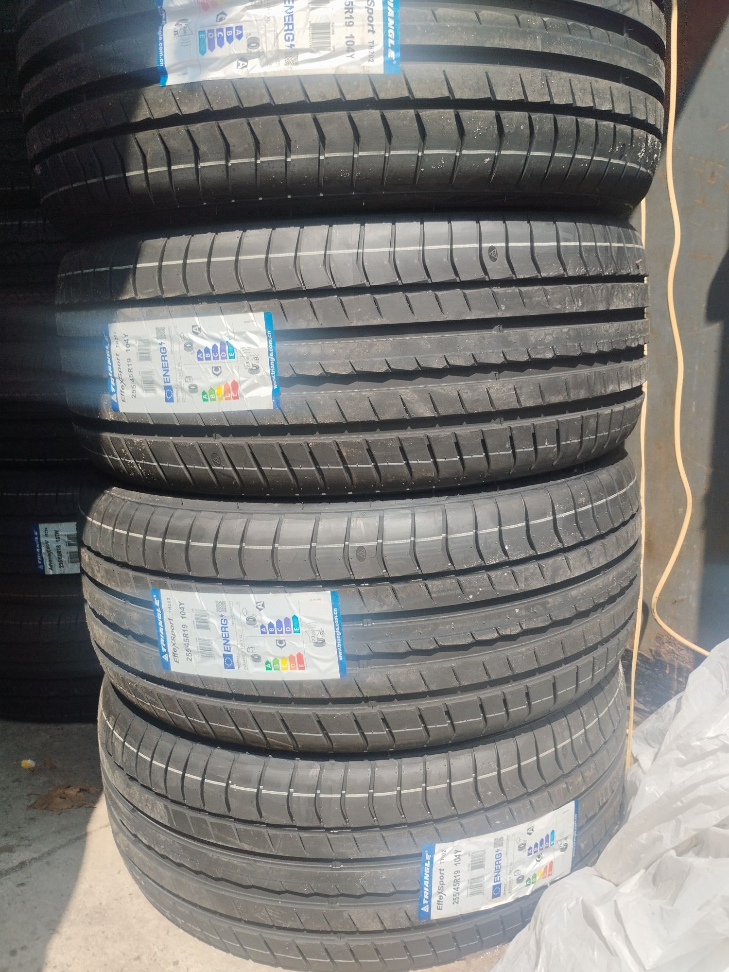 Шини Літні
255/45 R19 104Y XL Triangle EffeXSport TH202