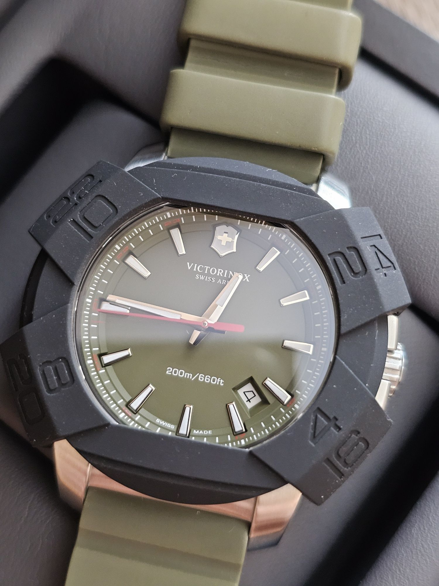 Часы Victorinox Swiss Army I.N.O.X