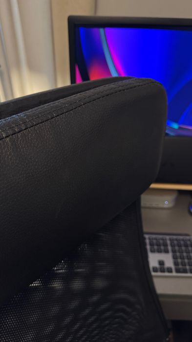 fotel Markus IKEA skóra + kauczukowe kółka