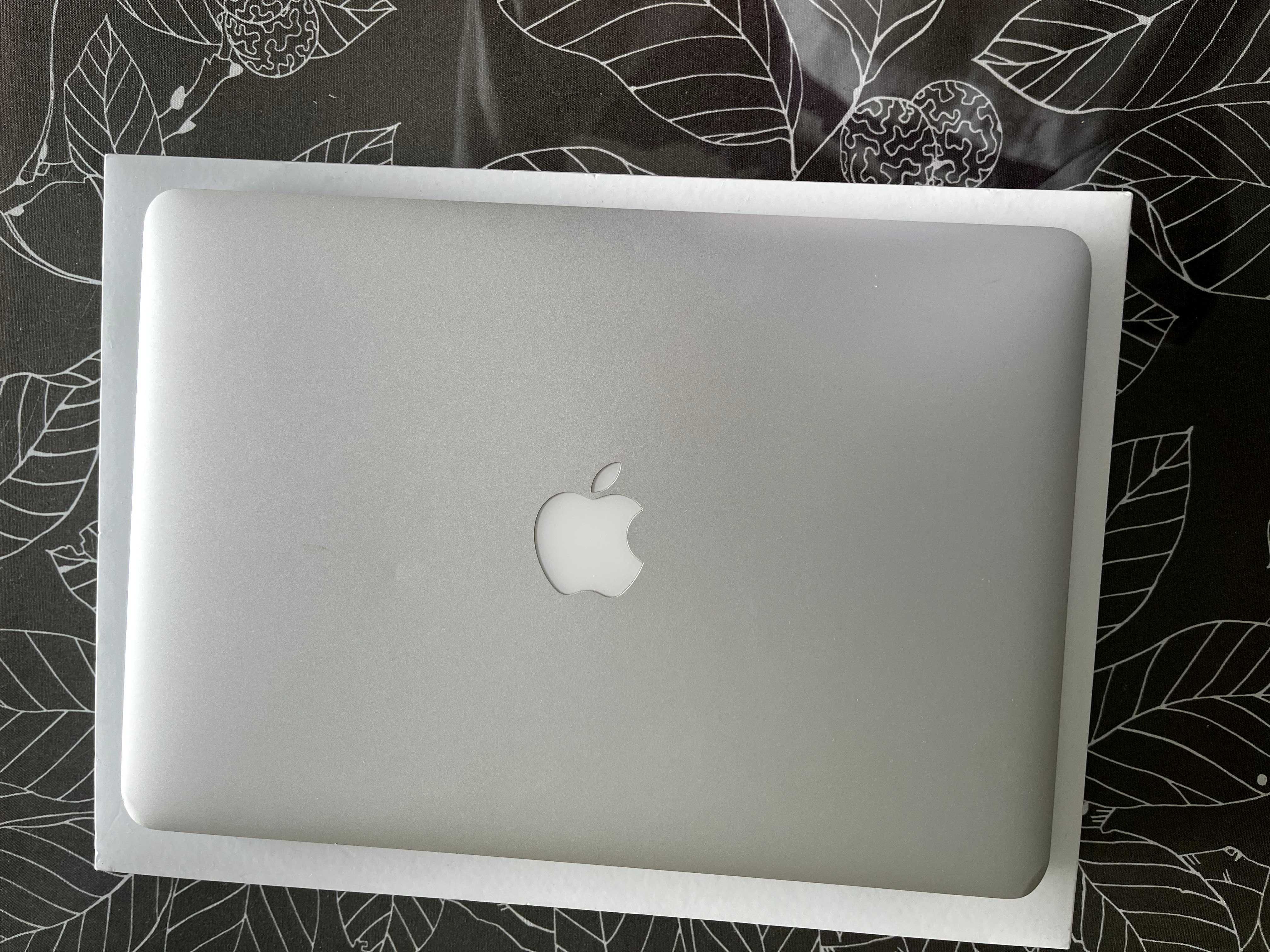 MacBook Air 13.3'' (2015), core i5, 8GB, 121GB SSD