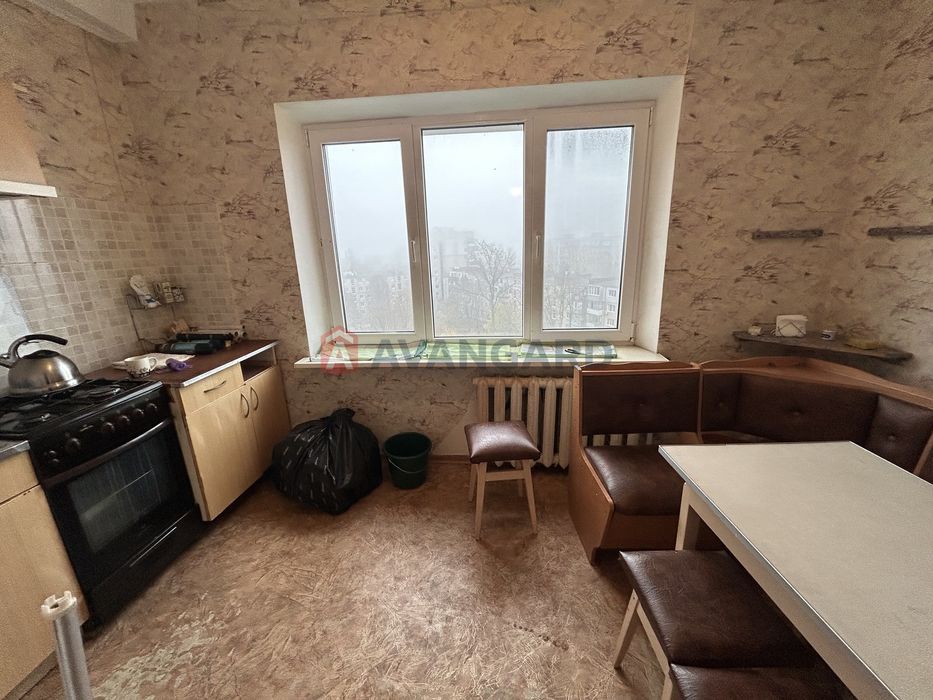 Трикімнатна квартира на Космосі