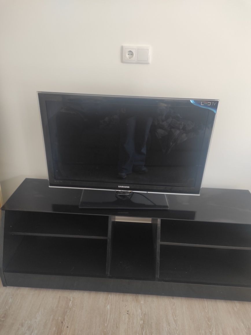 Móvel preto de TV